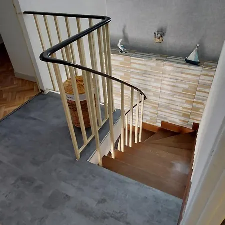 Appartement Maison Avec Garage Proche De La